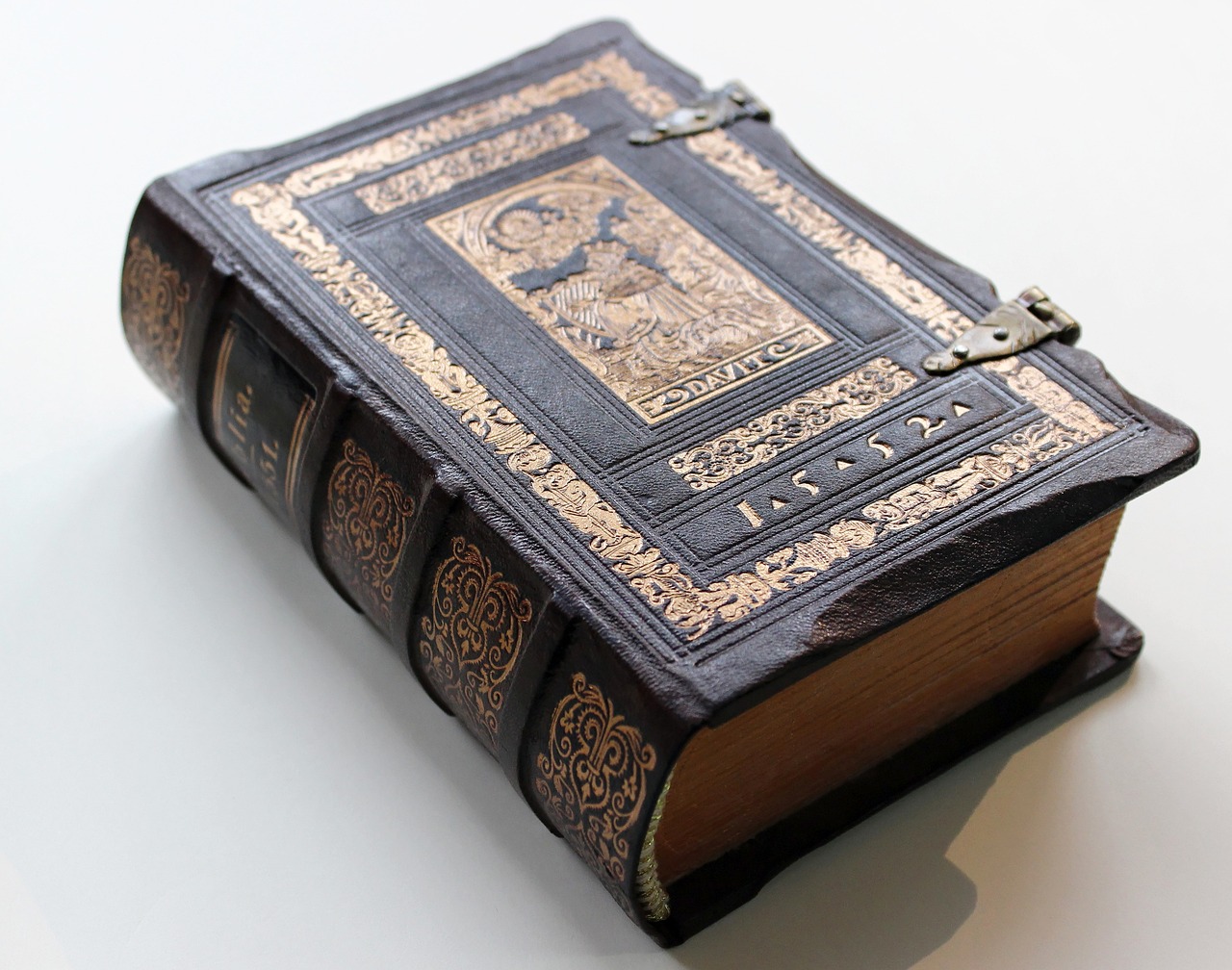 Ideas for Upcycling Old Books